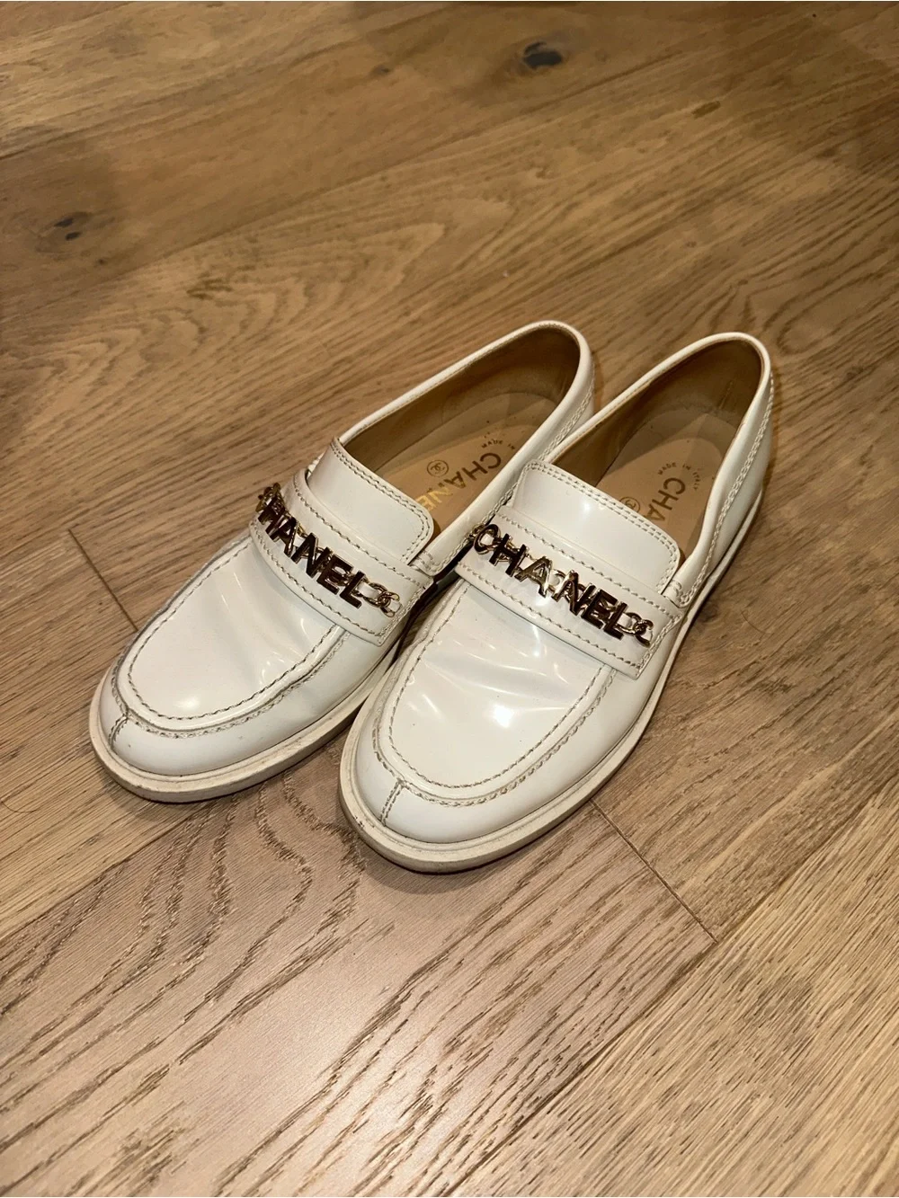 CHANEL Cream Leather Logo Chain Loafers